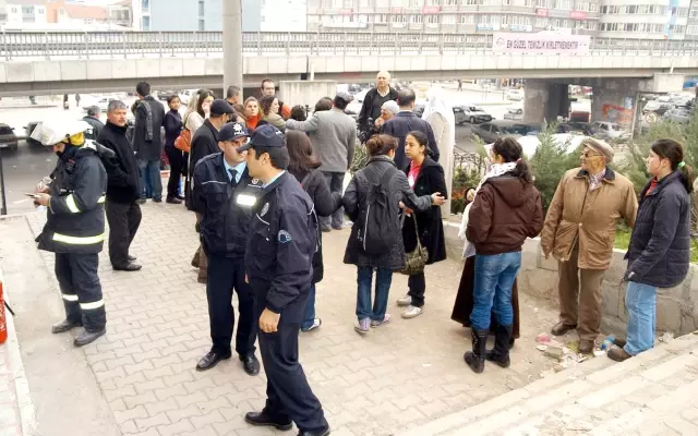 Körfez'de Bir Dershanede Çıkan Yangın Paniğe Neden Oldu Körfez'de Bir Dershanede Çıkan Yangın Paniğe Neden Oldu