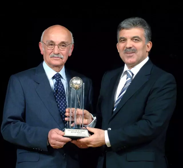 Kültür ve Sanat Ödülü, Prof. Dr. Metin Sözen'e verildi Kültür ve Sanat Ödülü, Prof. Dr. Metin Sözen'e verildi