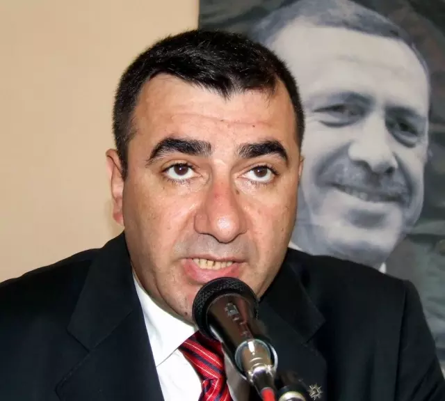 Gelibolu Belediye Başkanı AK Parti'ye Katılmak İçin Başvuruda Bulundu Gelibolu Belediye Başkanı AK Parti'ye Katılmak İçin Başvuruda Bulundu