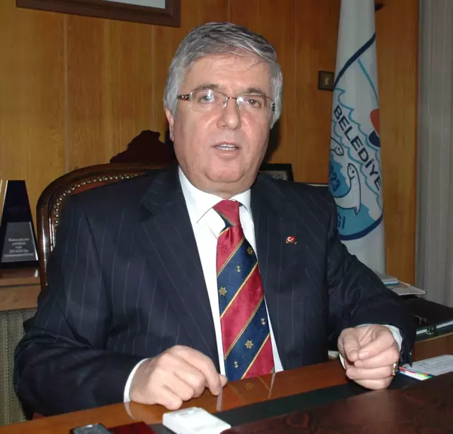 Gelibolu Belediye Başkanı AK Parti'ye Katılmak İçin Başvuruda Bulundu Gelibolu Belediye Başkanı AK Parti'ye Katılmak İçin Başvuruda Bulundu