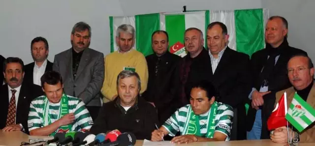 Romashenko ve Gutierrez, Bursaspor'a imza attı Romashenko ve Gutierrez, Bursaspor'a imza attı