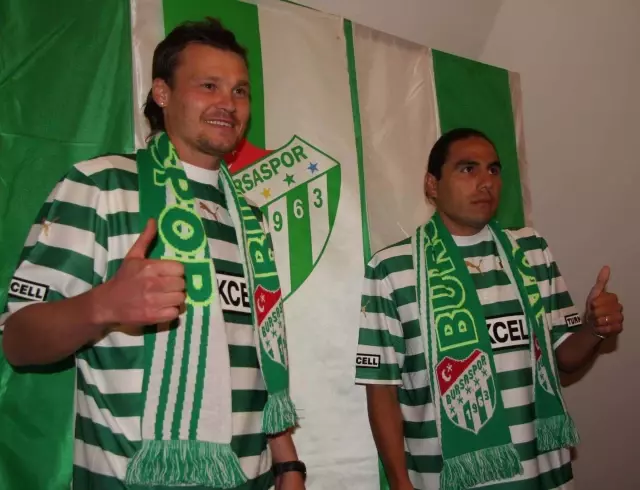 Romashenko ve Gutierrez, Bursaspor'a imza attı Romashenko ve Gutierrez, Bursaspor'a imza attı