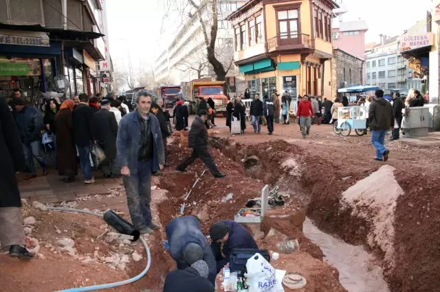 Cumhuriyet Caddesi Ndeki Altyapi Calismalari Tum Hiziyla Suruyor Haber
