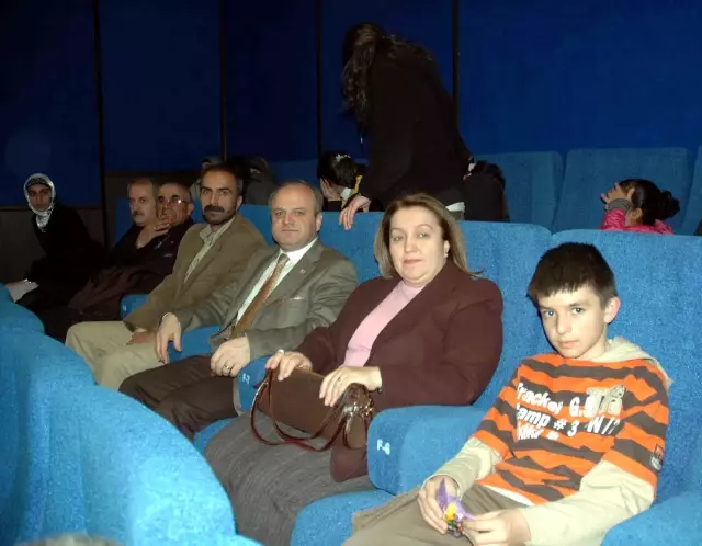 Kız Yetiştirme Yurdu Öğrencileri '120' Filmini İzledi