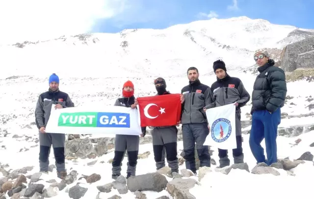 Kütahyalı Dağcılar Yurda Döndü