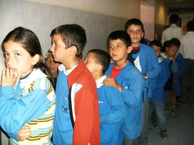 Anamur�da 64 öğrenci zehirlenme belirtisiyle hastaneye kaldırıldı