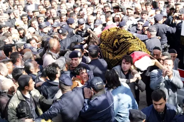 Siirtli Müşerref Özcan Vefat Etti Siirtli Müşerref Özcan Vefat Etti
