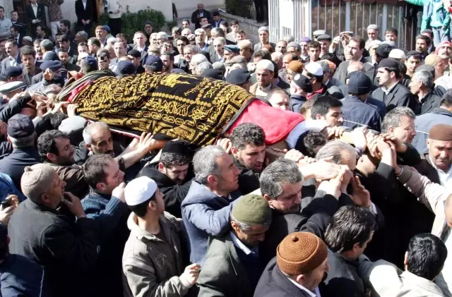 Siirtli Müşerref Özcan Vefat Etti Siirtli Müşerref Özcan Vefat Etti