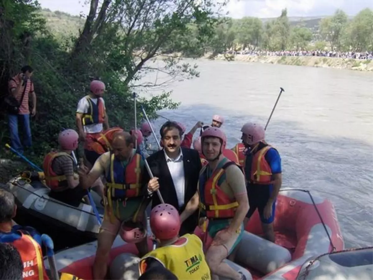 Kelkit Çayı'nda Rafting Heyecanı