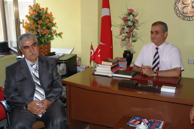 Van Belediye Başkanı Yenigün'den MHP İl Başkanlığı'na Ziyaret Van Belediye Başkanı Yenigün'den MHP İl Başkanlığı'na Ziyaret