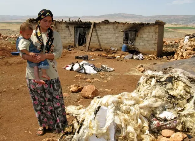 Araban'da Evleri Yanan Aile Yardım Bekliyor