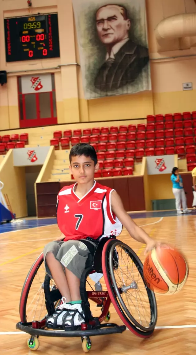 Tekerlekli Sandalye Basketbol Takımı�nın Başarılı İsmi Cem