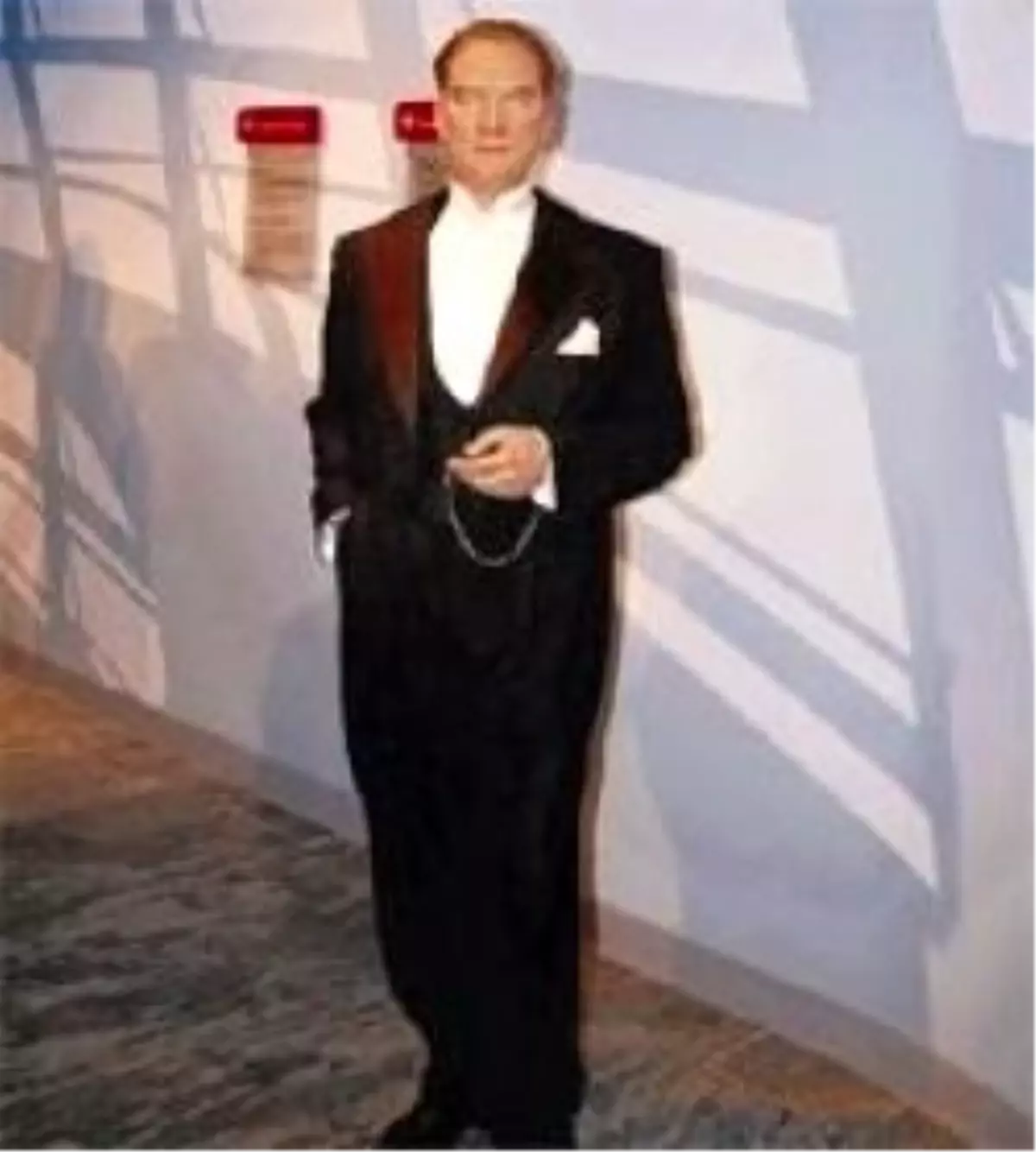 berlin deki madam tussauds da ataturk