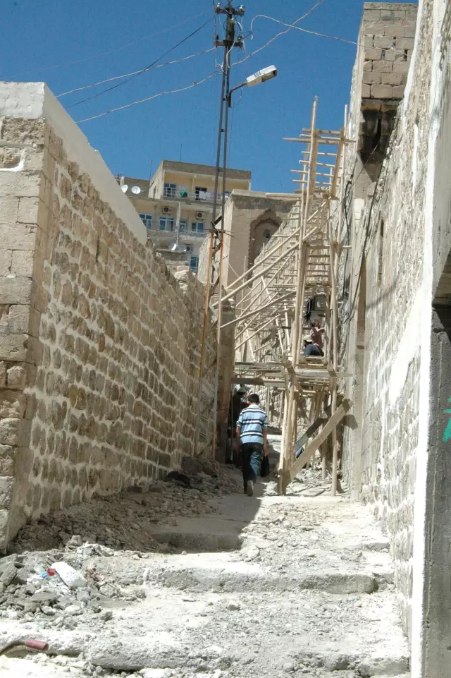 Mardin�de Bine Yakın Beton Ev Boyanacak Haberler