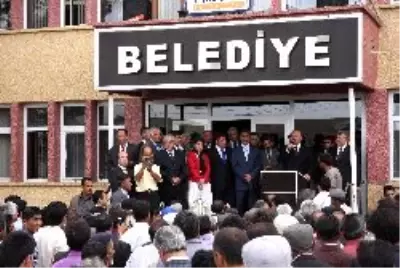 Milli Eğitim Bakanı Çelik, Özalp ve Saray İlçelerinde ...