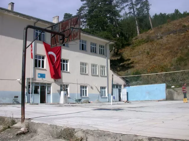 Servisçiler İhaleye Girmeyince Öğrenciler Okula Başlayamadı