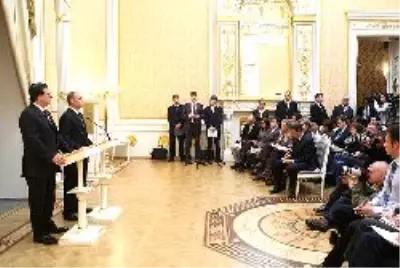 Putin ile Barroso Basının Önünde Tartıştı Putin ile Barroso Basının Önünde Tartıştı