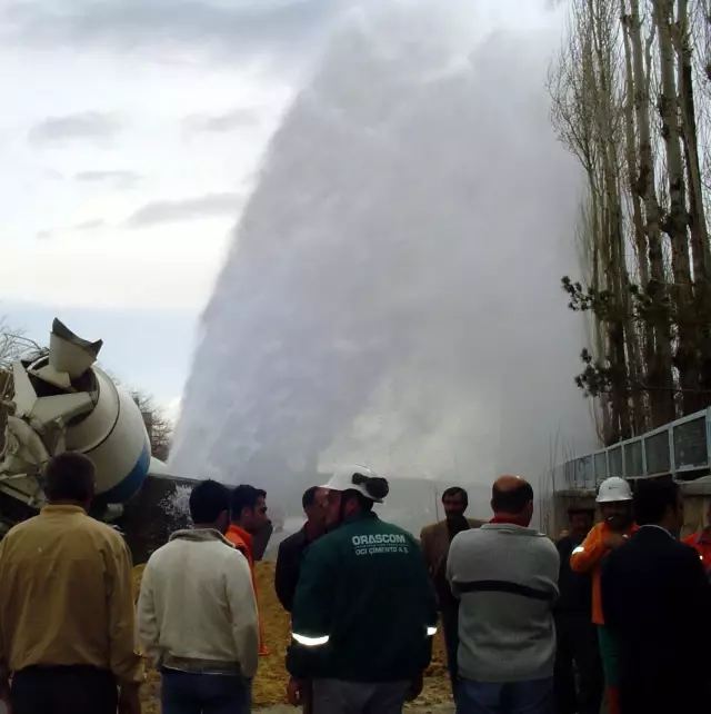 Beton Mikseri Su Vanasını Kırdı, Van'da 3 Gün Su Kesintisi ...