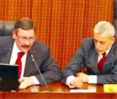 Cami Hoparlöründen Yardım Tartışması