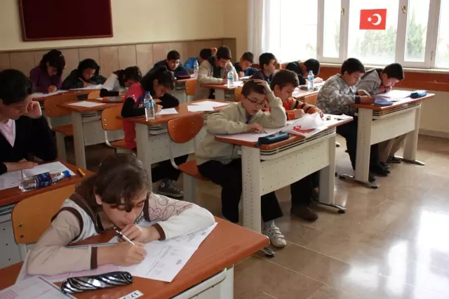 Öğrenciler Matekamitik Olimpiyatlarında Ter Döktü Öğrenciler Matekamitik Olimpiyatlarında Ter Döktü