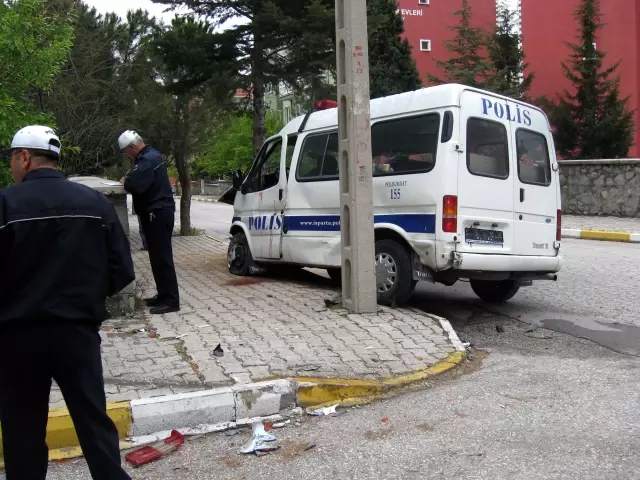 Isparta Polis Aracı Kaza Yaptı, 3 Polis Yaralandı Haberler