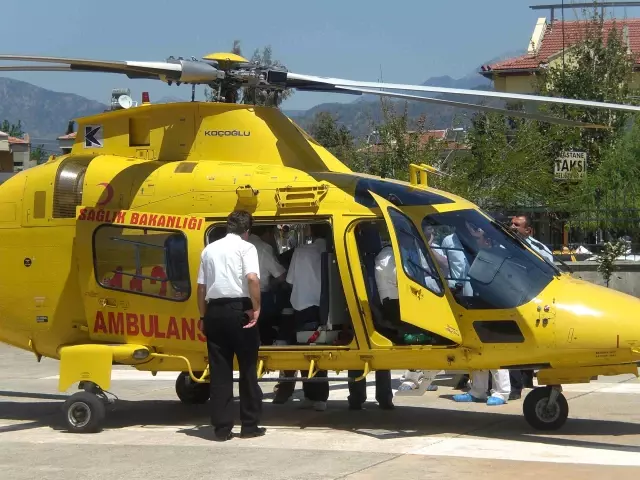 Motordan Düşen Genç Hava Ambulansı ile İzmir'e Götürüldü Motordan Düşen Genç Hava Ambulansı ile İzmir'e Götürüldü