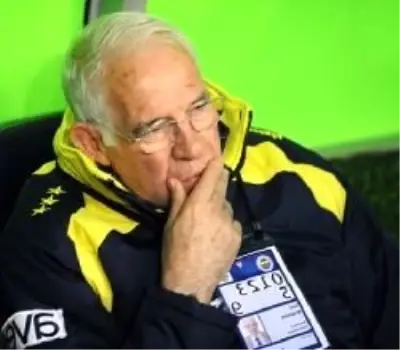 Futbolcular Dede'ye Kızgın Futbolcular Dede'ye Kızgın