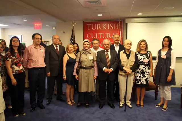 Yılların Doktoru ve Nejat Uygur'un Abisi New York'ta Resim Sergisi Açtı