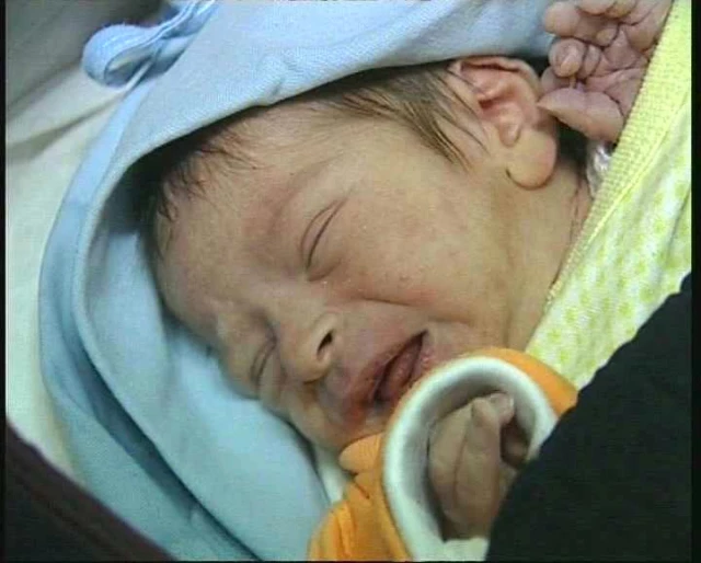 Bir Haftalık Bebek, Cami Önüne Terk Edildi - Haberler