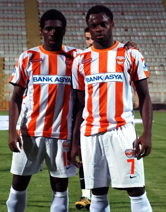 Adanaspor Un Iki Siyahi Futbolcusu Mbilla Ve Kibong Sampiyonluk Ozlemi Cekiyor Spor Haberleri