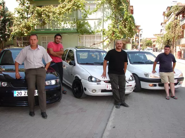 modifiyeli araba tutkunlari trafik
