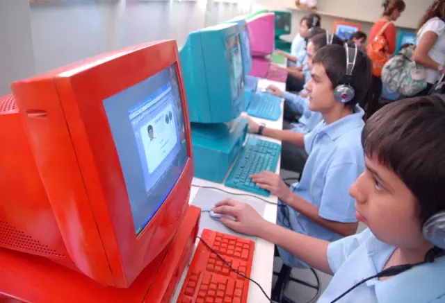 Atıl Bilgisayarlar Eğitime Kazandırıldı Atıl Bilgisayarlar Eğitime Kazandırıldı