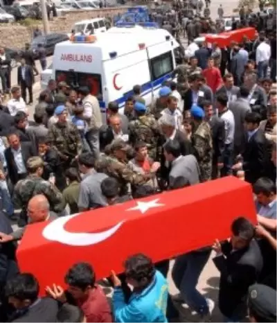 Askeri Birlikte Silah Kazası: 1 Şehit Askeri Birlikte Silah Kazası: 1 Şehit