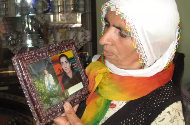 Dağdan İnen PKK'lının Annesi: Kızımı Görmek için Yıllarca Ağladım Dağdan İnen PKK'lının Annesi: Kızımı Görmek için Yıllarca Ağladım