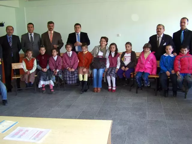 Sürmene'de Profesörlerden Çocuklara Eğitim Semineri