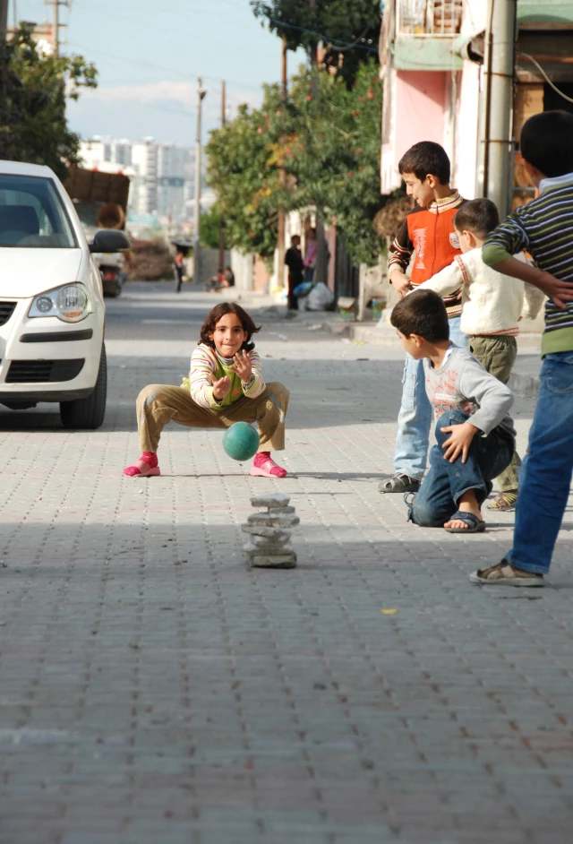 Sokak oyunları çocukların gelişimine katkı sağlıyor 