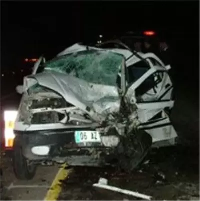 Tatvan'da Trafik Kazası: 4 Ölü Tatvan'da Trafik Kazası: 4 Ölü