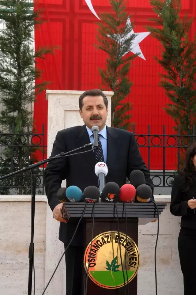 Devlet Bakanı Çelik: Romanlar Ülkemizin Birinci Sınıf Vatandaşıdır, Olayları Tasvip Etmiyoruz Devlet Bakanı Çelik: Romanlar Ülkemizin Birinci Sınıf Vatandaşıdır, Olayları Tasvip Etmiyoruz