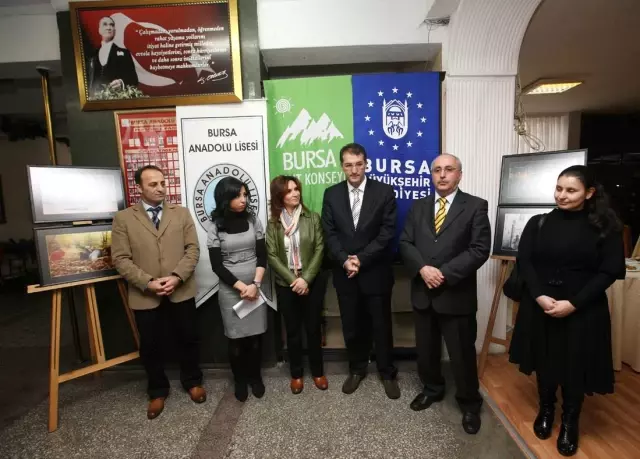 Bursa'da 'Griye Vera Renklere Merhaba' Sergisi Açıldı