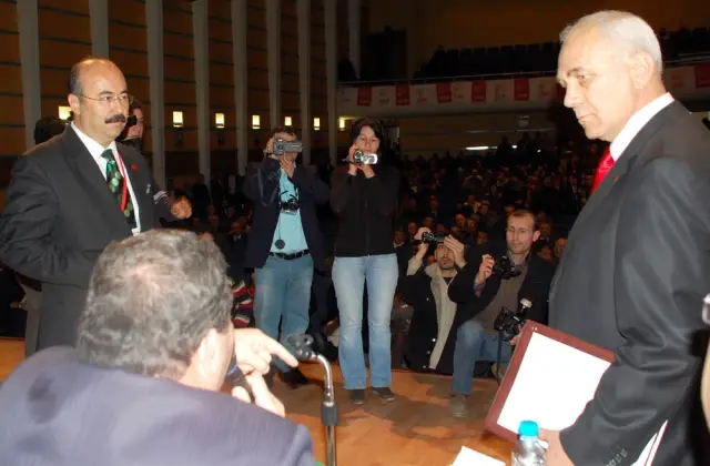 Denizli CHP İl Kongresi'nde Gerginlik