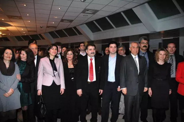 Lahey Büyükelçisi Doğan: Türkçenin Hollanda'da Yeniden Müfredata Alınması İçin Çaba Gösteriyoruz Lahey Büyükelçisi Doğan: Türkçenin Hollanda'da Yeniden Müfredata Alınması İçin Çaba Gösteriyoruz
