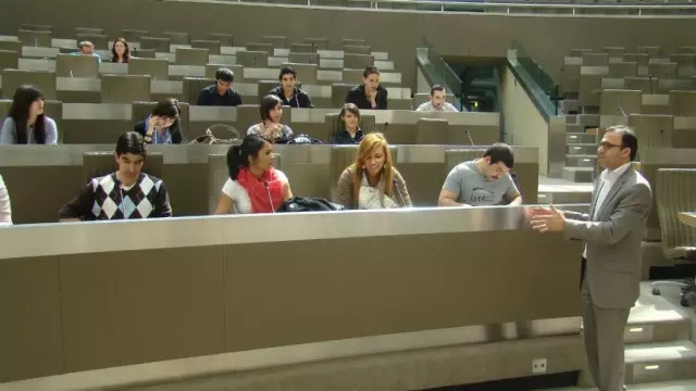 Belçikalı Öğrencilerden Türk Vekile Ziyaret Belçikalı Öğrencilerden Türk Vekile Ziyaret