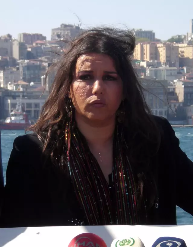 Nathalie Cardone'den Filistin Halkına Destek Nathalie Cardone'den Filistin Halkına Destek