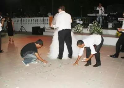 'Tantuniciler Kralı'nın Düğünü 'Tantuniciler Kralı'nın Düğünü