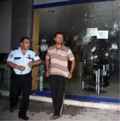 PKK Yandaşları İş Yerlerini Yaktı PKK Yandaşları İş Yerlerini Yaktı