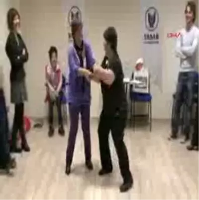 İzmir - Strese Karşı `Kahkaha Yogası´ İzmir - Strese Karşı `Kahkaha Yogası´
