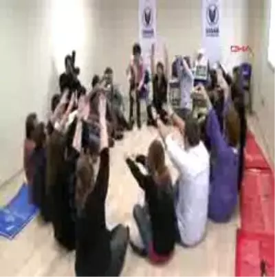 İzmir - Strese Karşı `Kahkaha Yogası´ İzmir - Strese Karşı `Kahkaha Yogası´