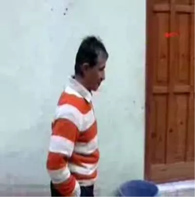 Görmeden Bakkalını İşletiyor