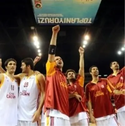 Galatasaray Cafe Crown Antrenörü Mahmuti: Seyircimizin Desteği ile Kazandık Galatasaray Cafe Crown Antrenörü Mahmuti: Seyircimizin Desteği ile Kazandık