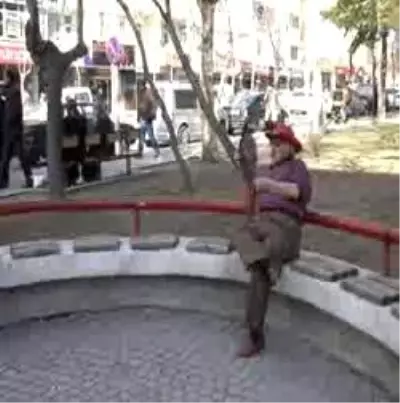 Bu Adamı Gören Üşüyor Bu Adamı Gören Üşüyor
